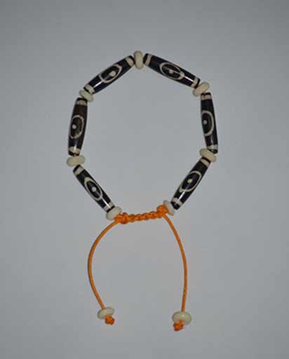 Ying Yang Glass Bead Bracelet